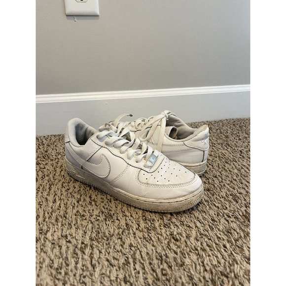 Nike Air Force 1 '07 Low Triple White Men's 6 Women’s 7.5 - Picture 2 of 2